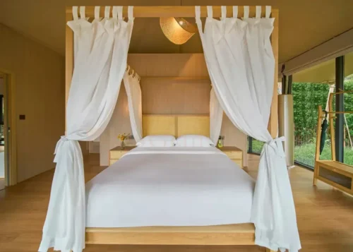 Luxury Lodge Tent Deluxe Suite King size bed