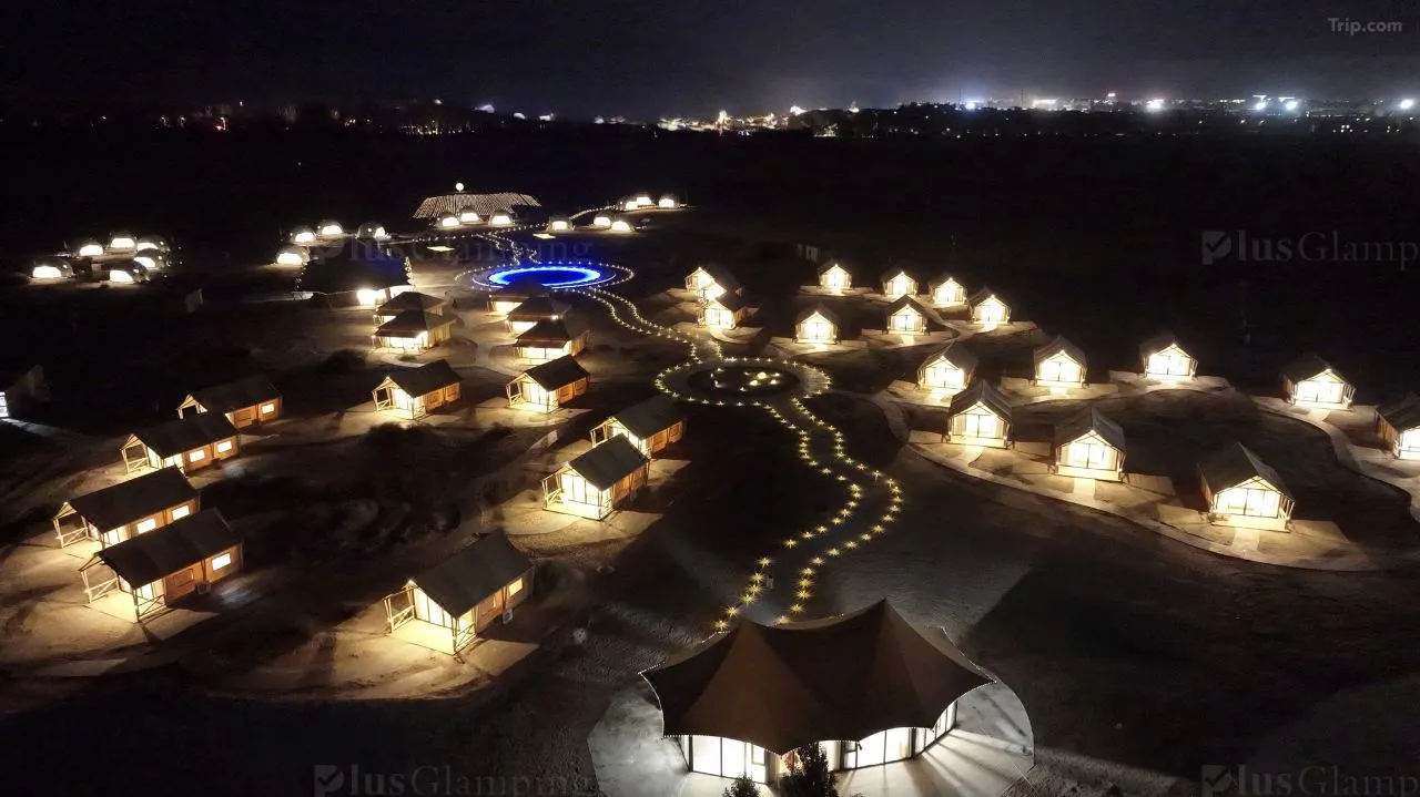 A Luxury Desert Glamping Resort Beneath the Stars
