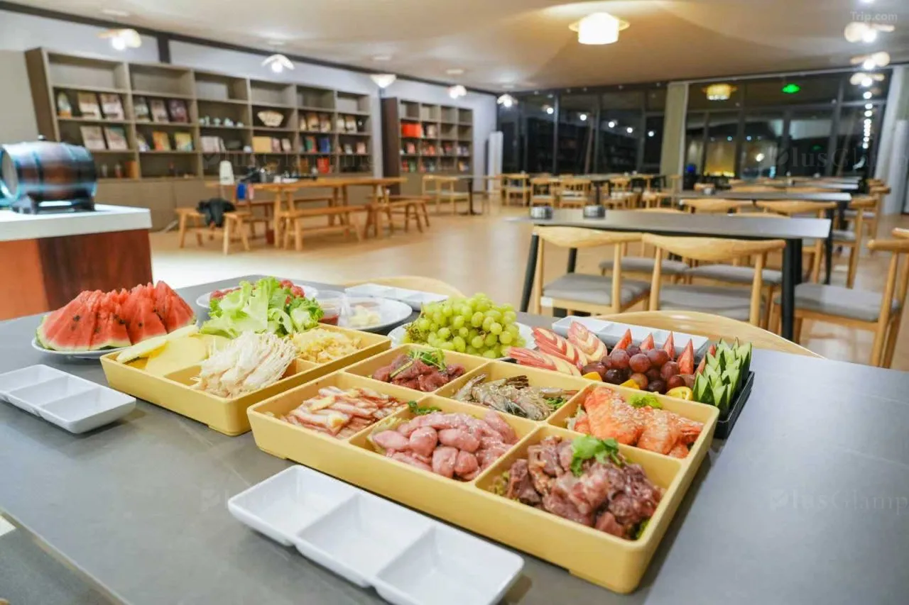 Luxury Lodge Tent Resort Buffet